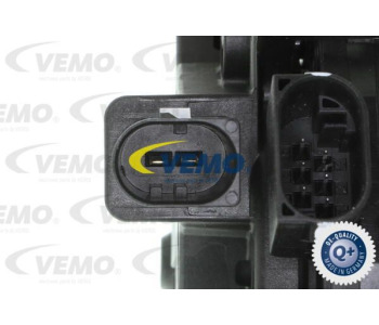 Интеркулер (охладител за въздуха на турбината) VEMO V30-60-1298 за MERCEDES C (W204) седан от 2007 до 2014