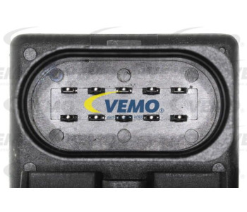 Интеркулер (охладител за въздуха на турбината) VEMO V46-60-0003 за RENAULT LAGUNA II (KG0/1_) комби от 2001 до 2007