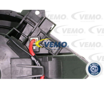 Радиатор, охлаждане на двигателя VEMO V22-60-0010 за CITROEN C5 I (DE) комби от 2001 до 2004